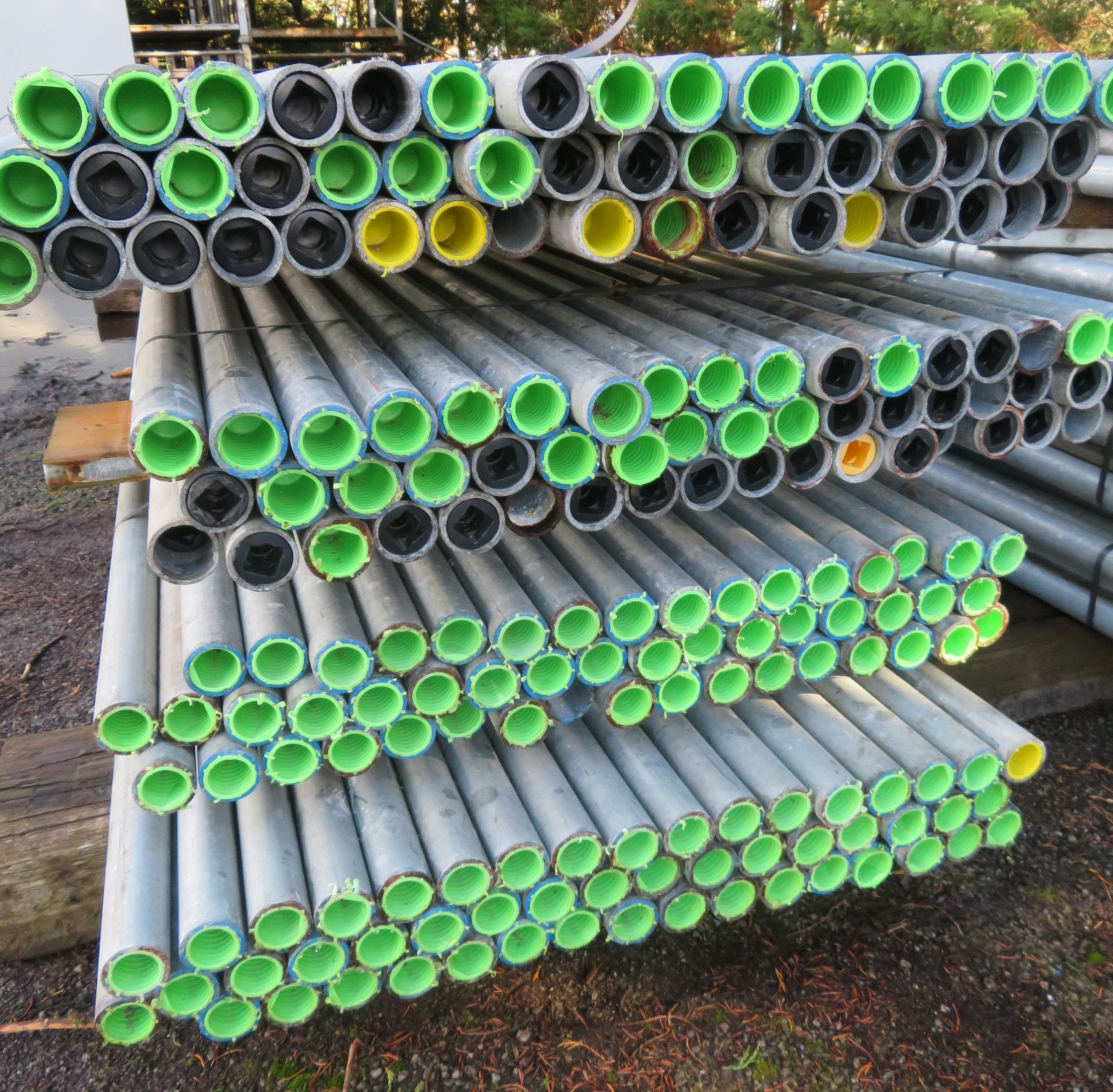 200x 16ft Galvanised Steel Scaffolding Poles 48mm Diameter x 4mm Thick. - Image 3 of 4