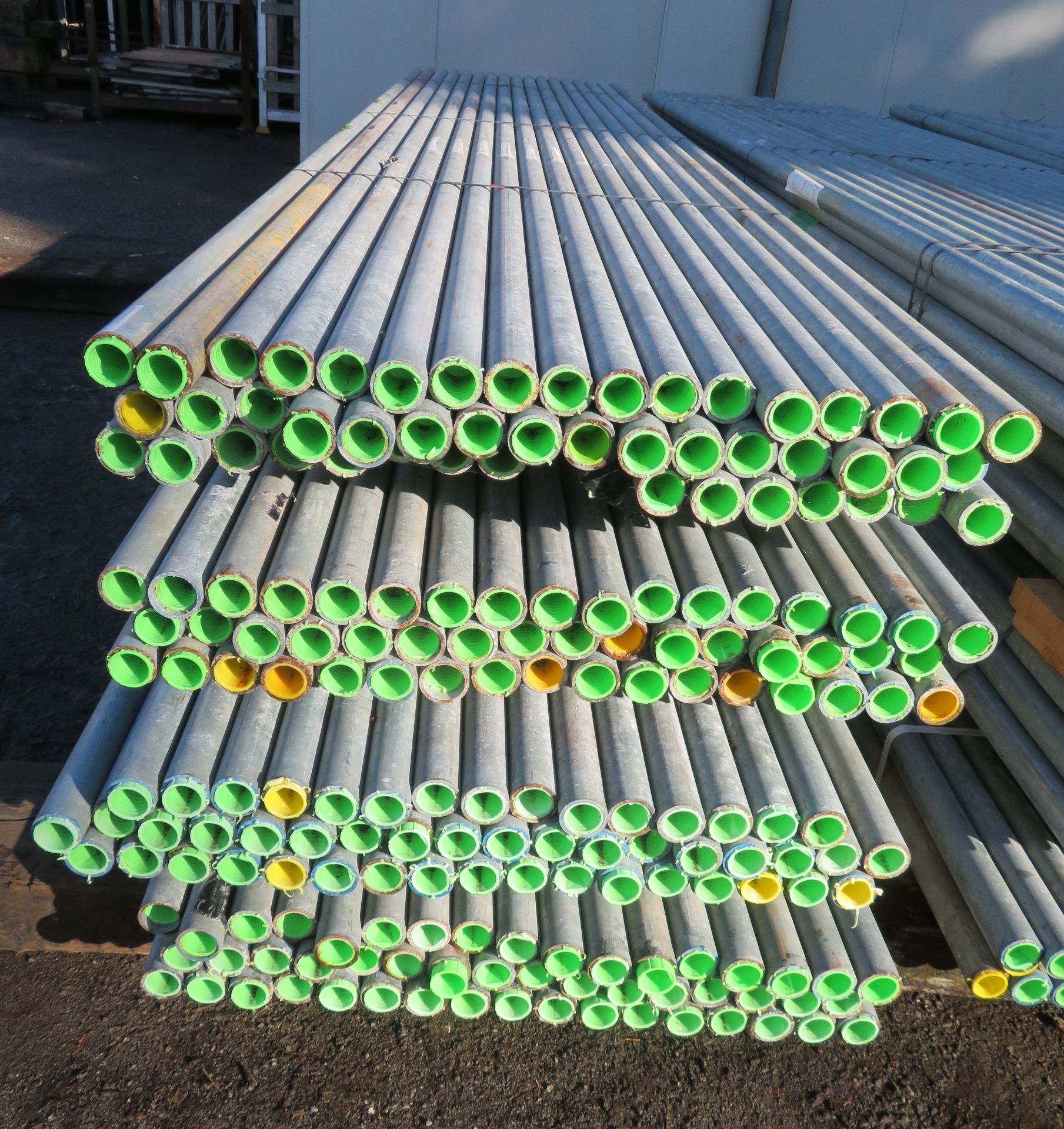 200x 13ft Galvanised Steel Scaffolding Poles 48mm Diameter x 4mm Thick. - Image 3 of 4