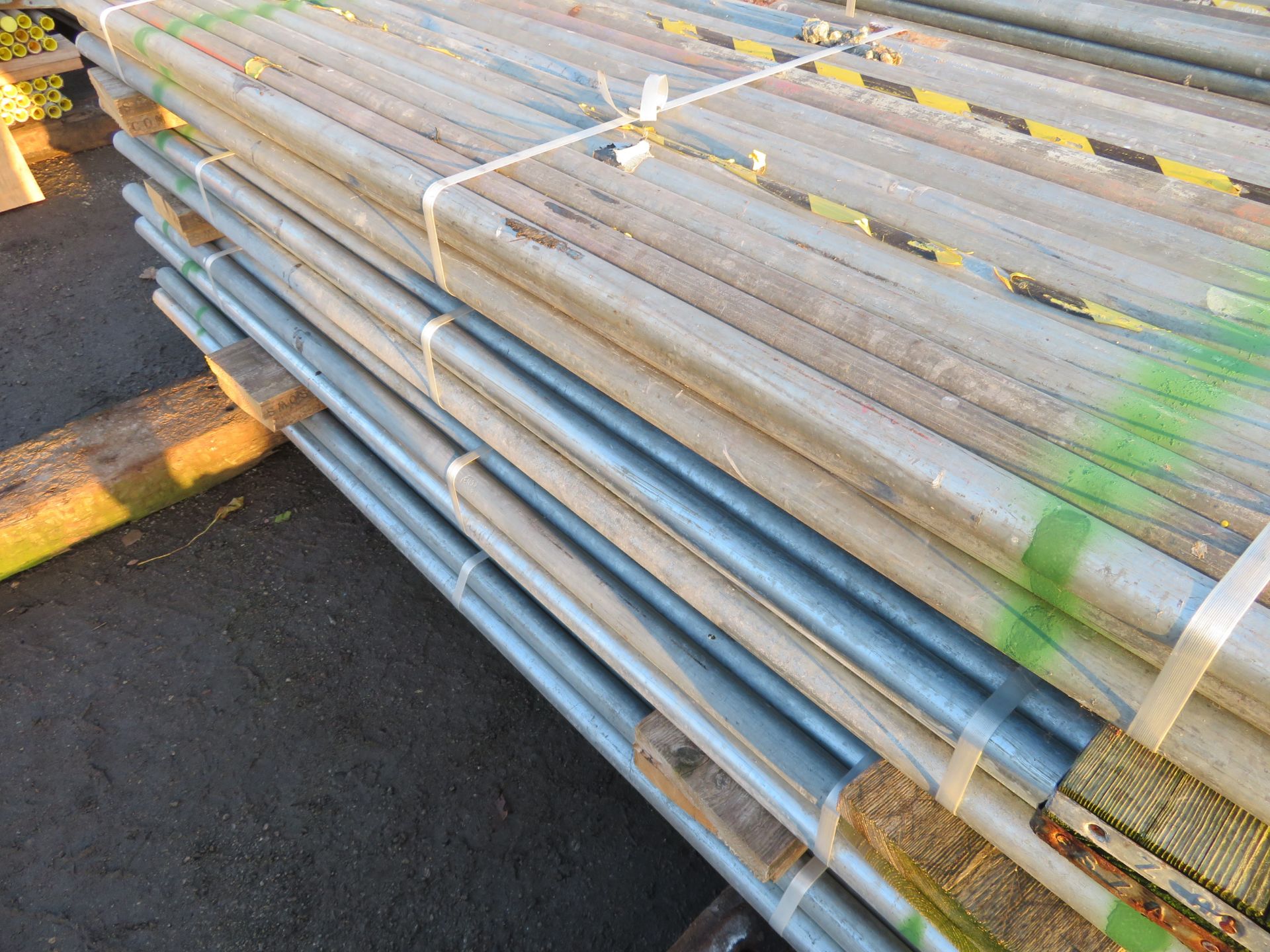 200x Various Length Galvanised Steel Scaffolding Poles. Lengths Range Between 8ft - 8.5ft. - Image 5 of 5