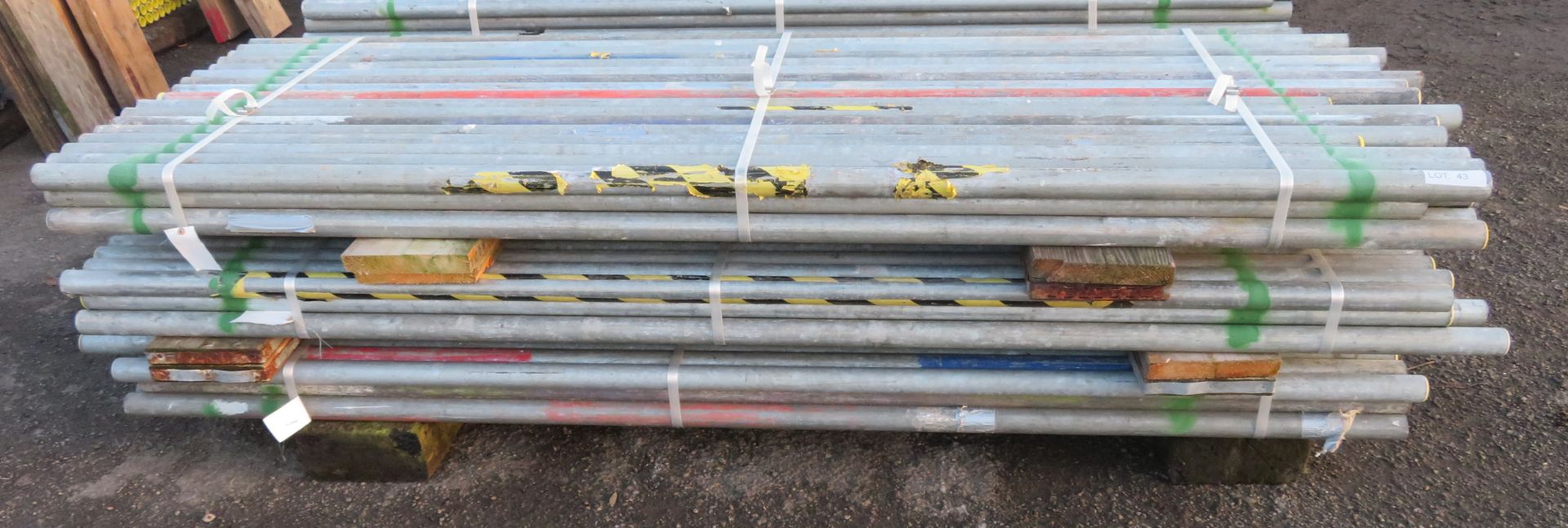 150x Various Length Galvanised Steel Scaffolding Poles. Lengths Range Between 9ft - 7.5ft.