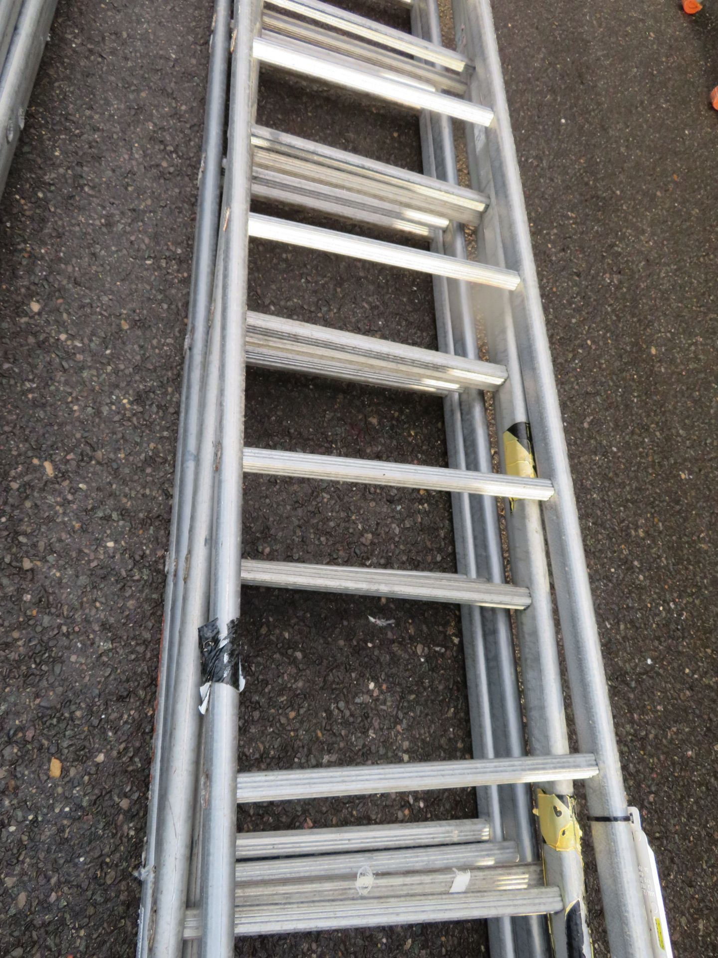 5x Aluminium 3m 10 Rung Scaffolding Ladder. - Image 3 of 4