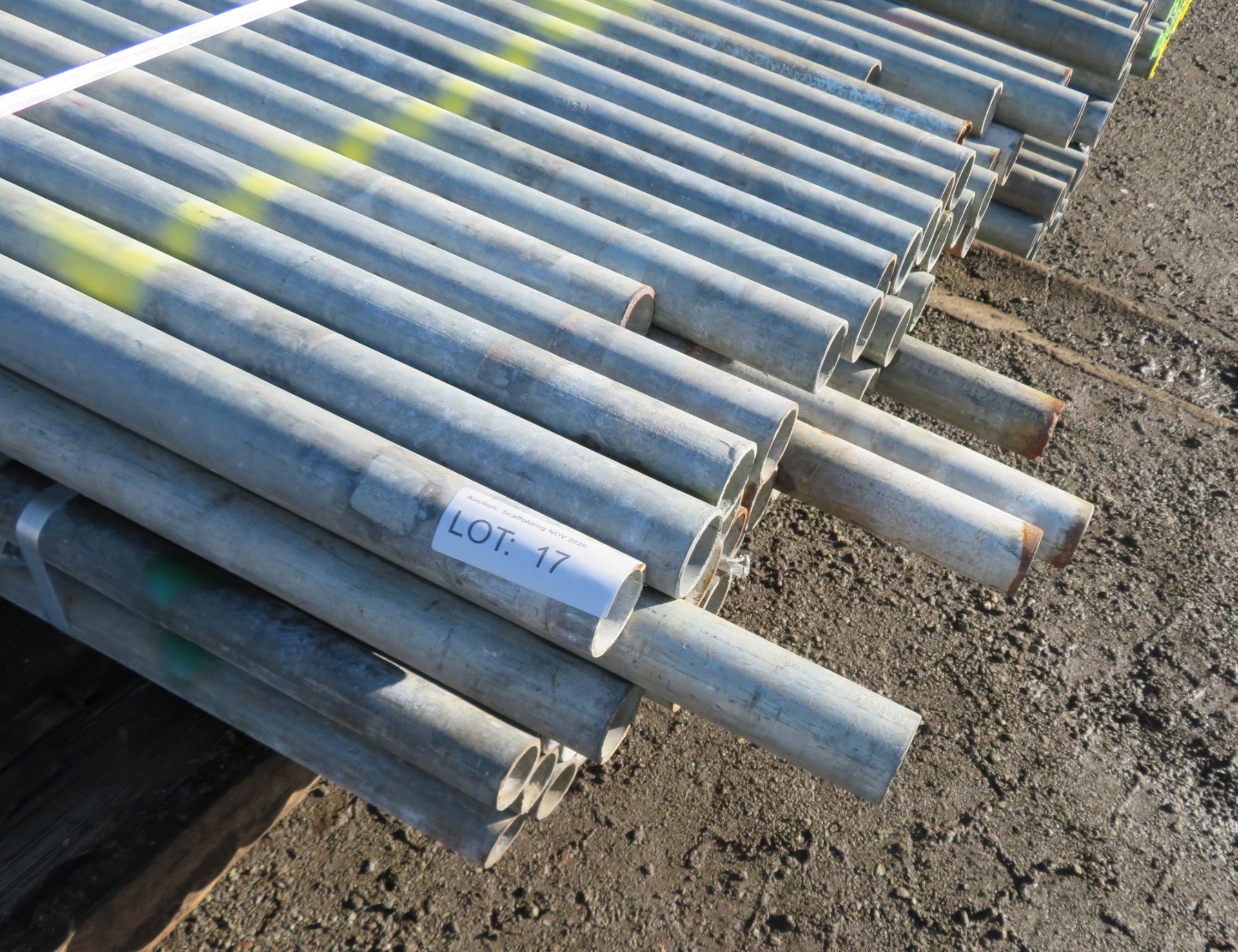100x 10ft Galvanised Steel Scaffolding Poles 48mm Diameter x 4mm Thick. - Image 5 of 6