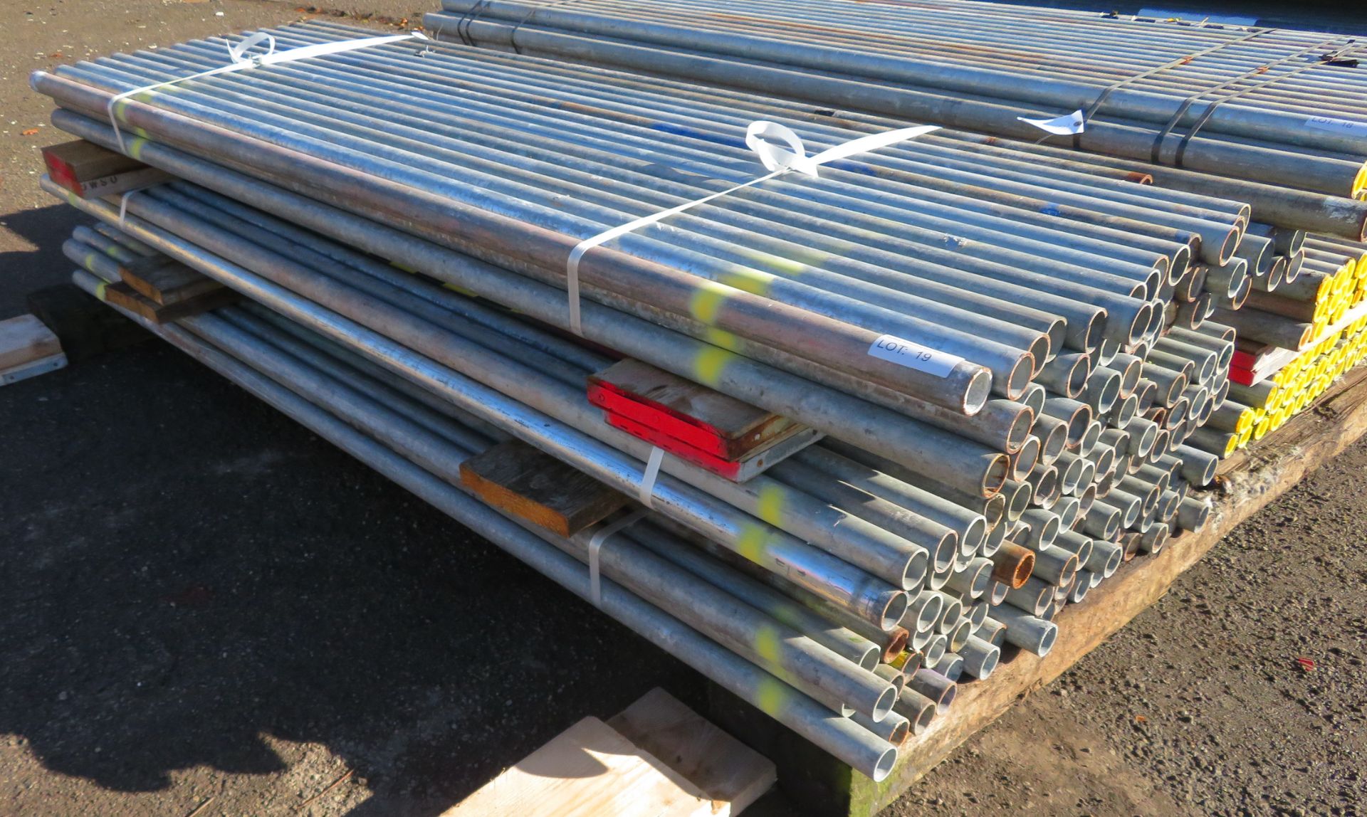 150x 8ft Galvanised Steel Scaffolding Poles 48mm Diameter x 4mm Thick. - Image 2 of 4