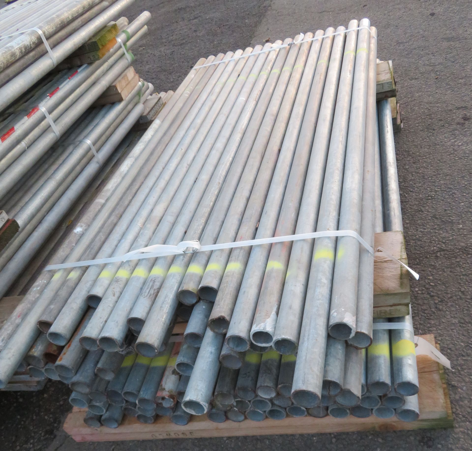 100x Various Length Galvanised Steel Scaffolding Poles. Lengths Range Between 6.5ft - 5.5ft. - Image 5 of 5