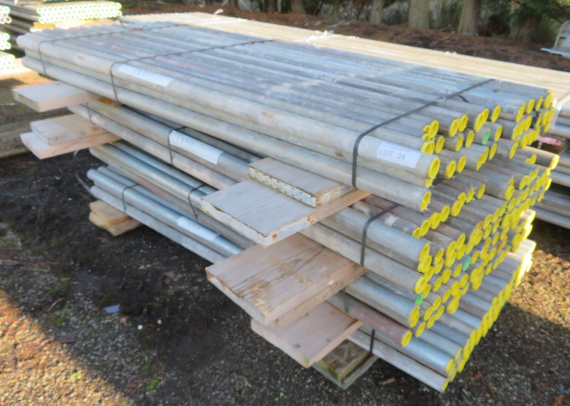 200x 6ft Galvanised Steel Scaffolding Poles 48mm Diameter x 4mm Thick. - Image 2 of 4