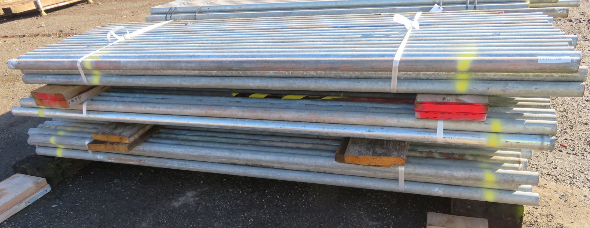 150x 8ft Galvanised Steel Scaffolding Poles 48mm Diameter x 4mm Thick.