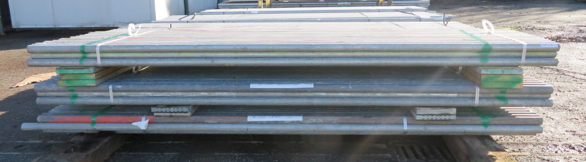 150x 10ft Galvanised Steel Scaffolding Poles 48mm Diameter x 4mm Thick.