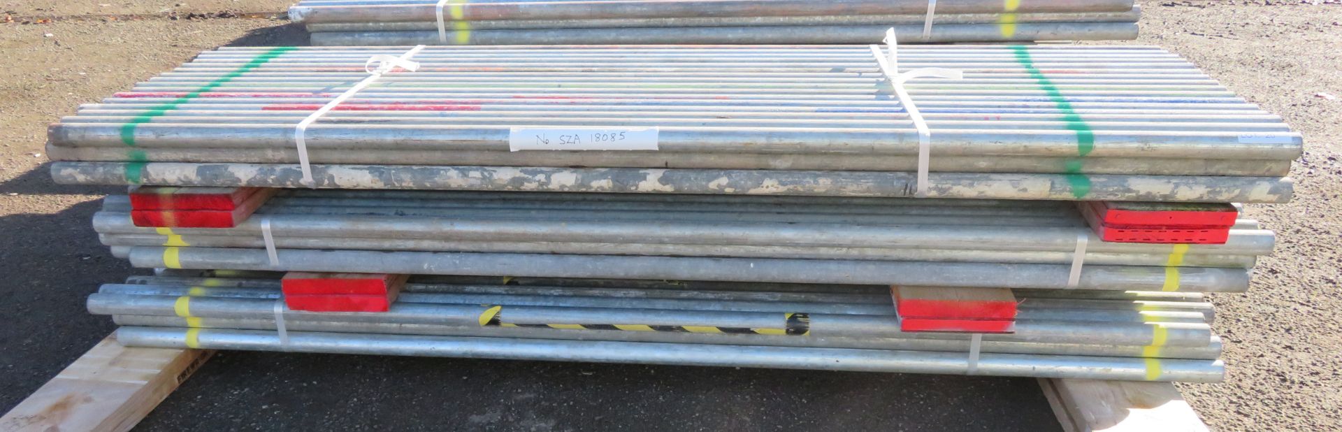 150x 8ft Galvanised Steel Scaffolding Poles 48mm Diameter x 4mm Thick.