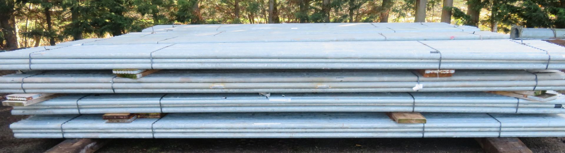 200x 16ft Galvanised Steel Scaffolding Poles 48mm Diameter x 4mm Thick.