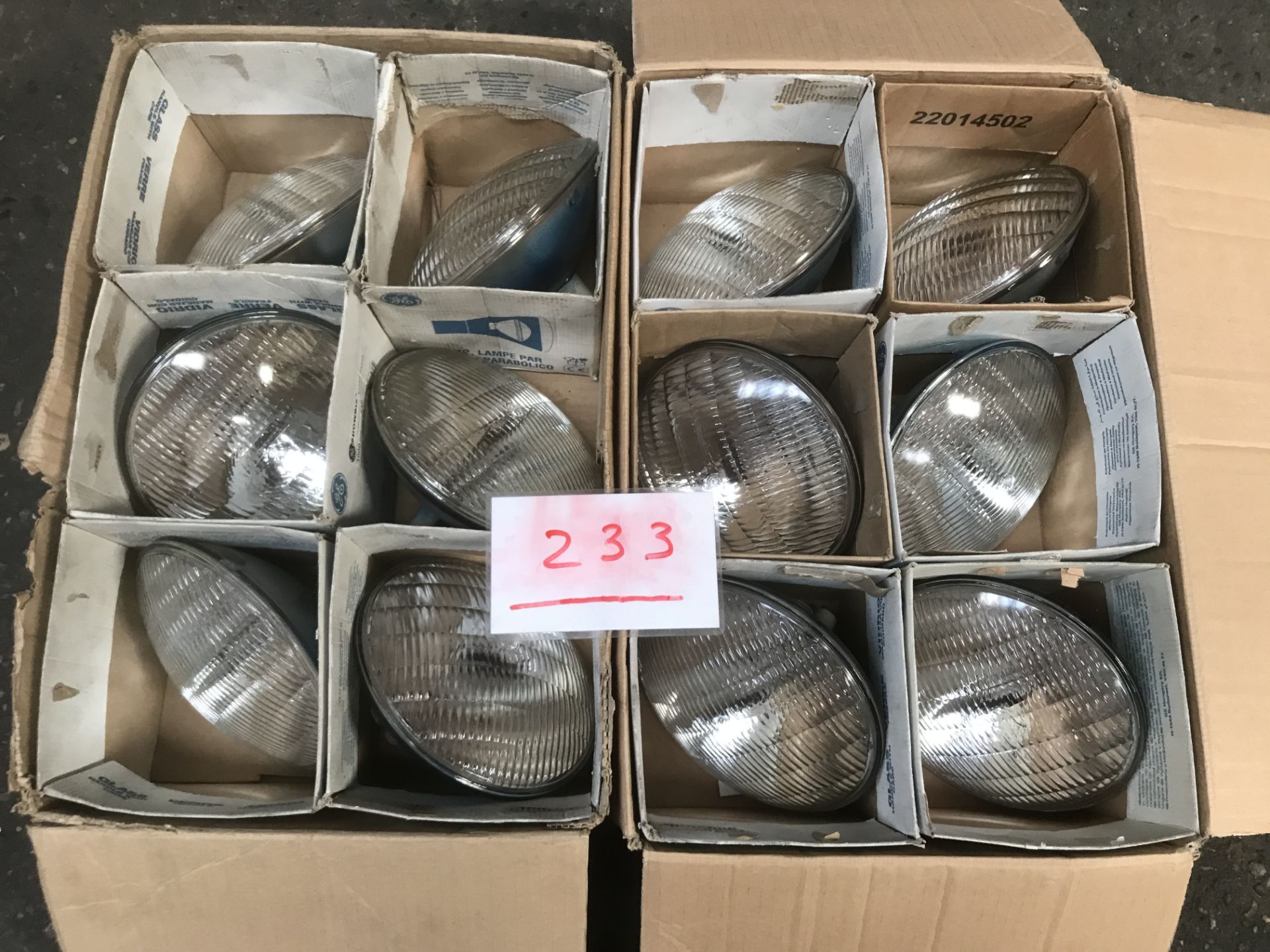 12x CP88 PAR64 lamp