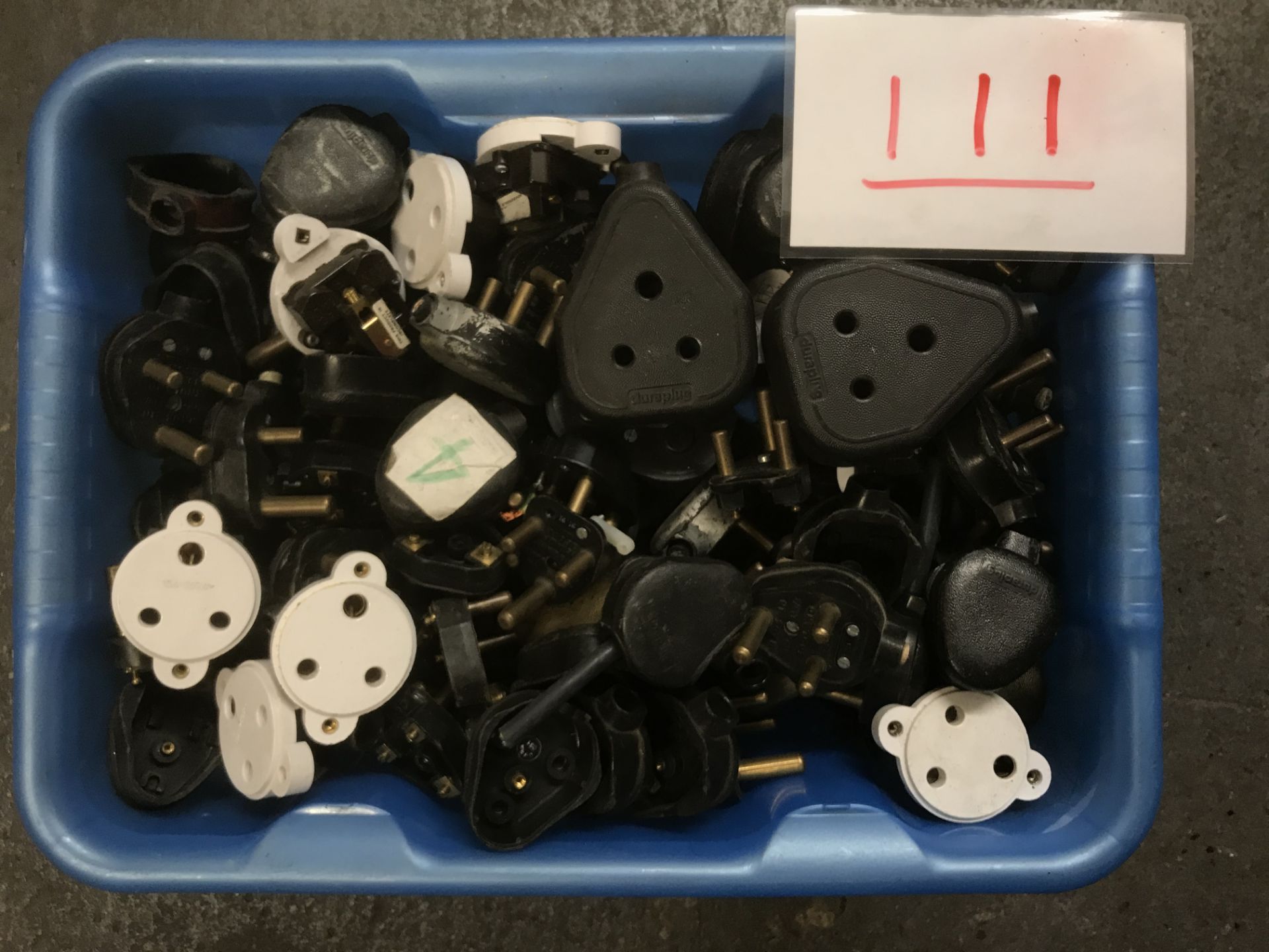 Box of 15A plugs and sockets, some 5A