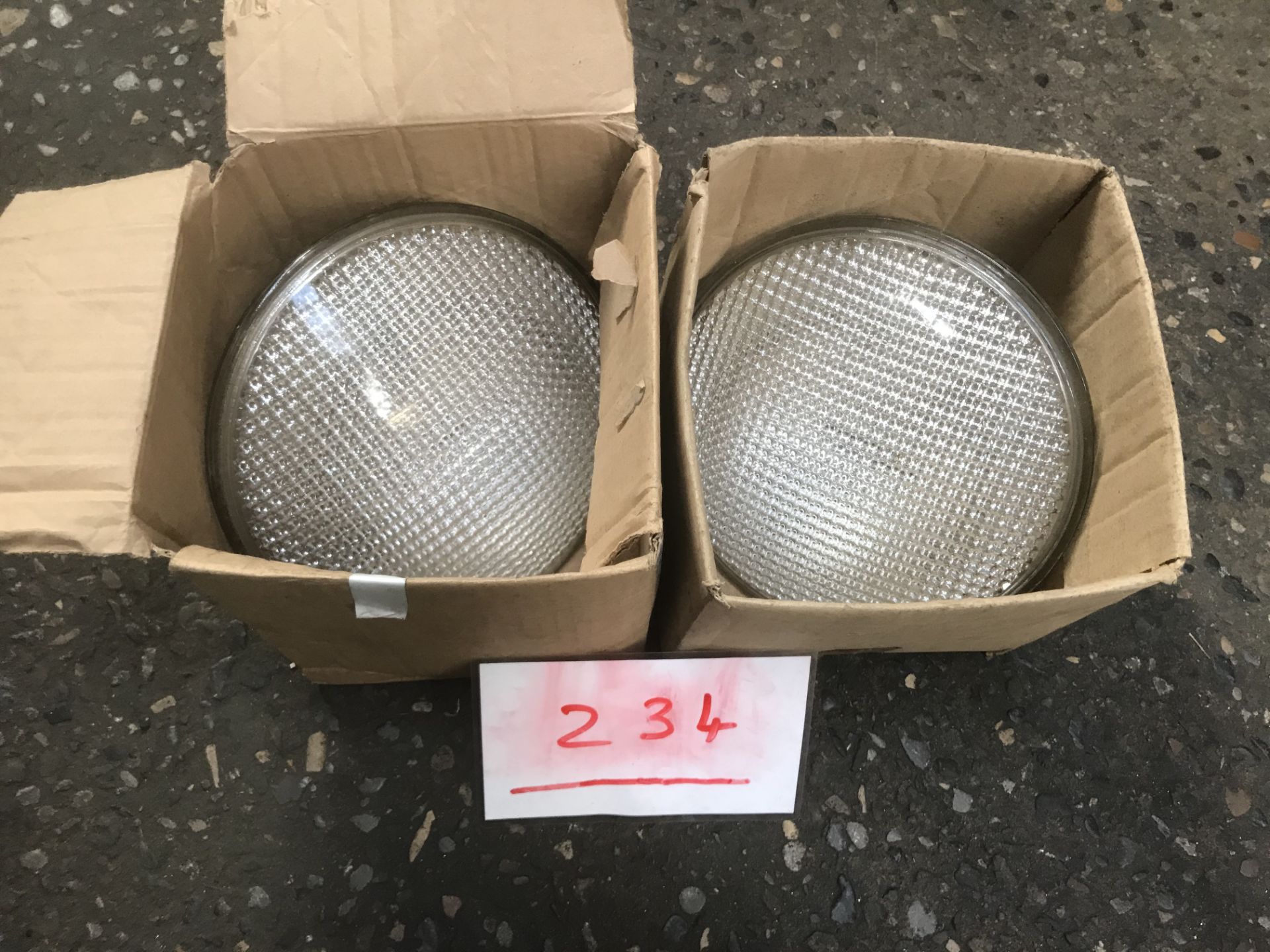 2x CP95 PAR64 lamp