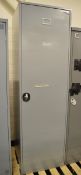 Single door cabinet - 600 x 450 x 1800mm