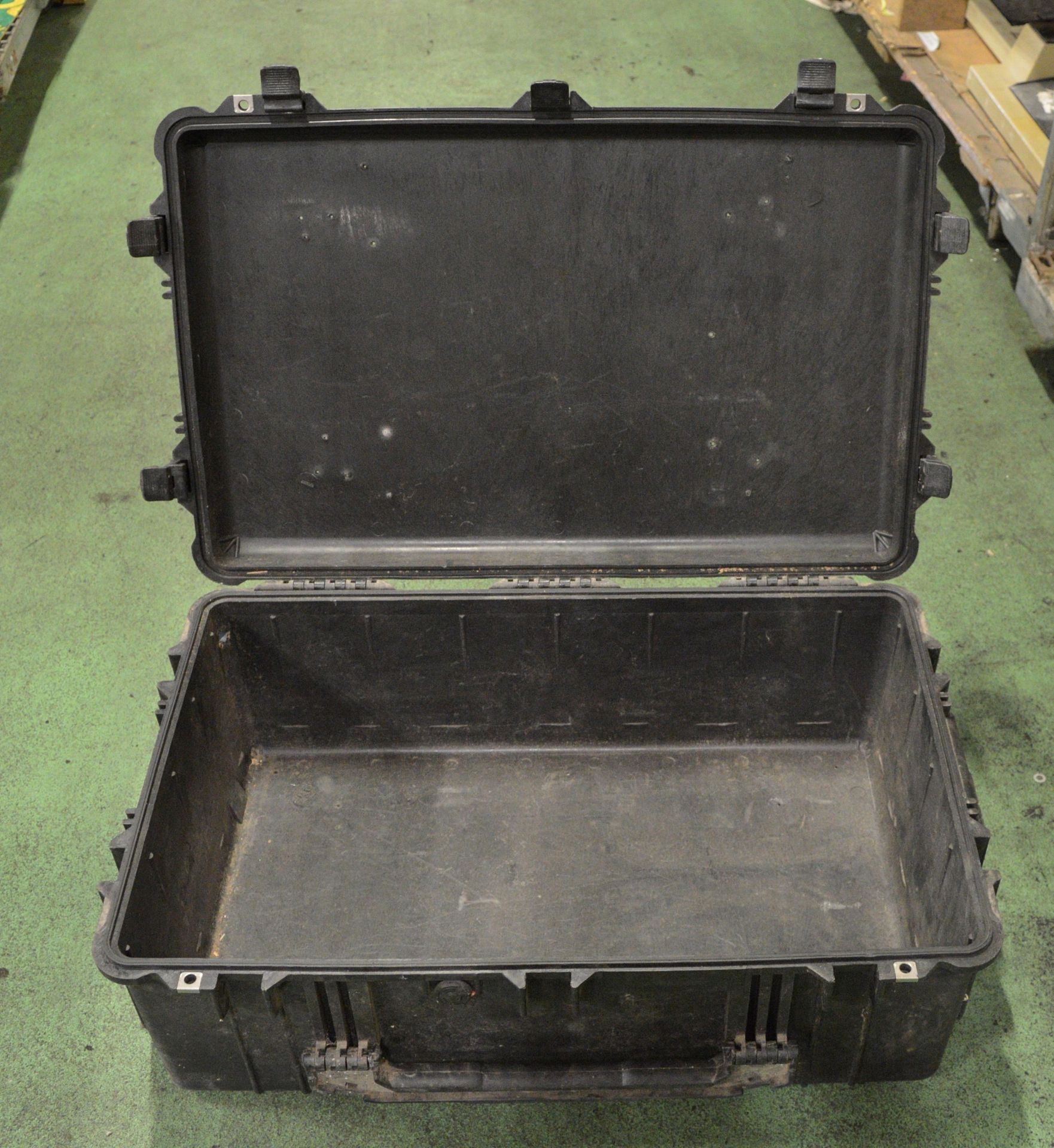 Peli Case 1650 - 760 x 450 x 280 - with wheels - NOT AIR TIGHT - Image 3 of 4