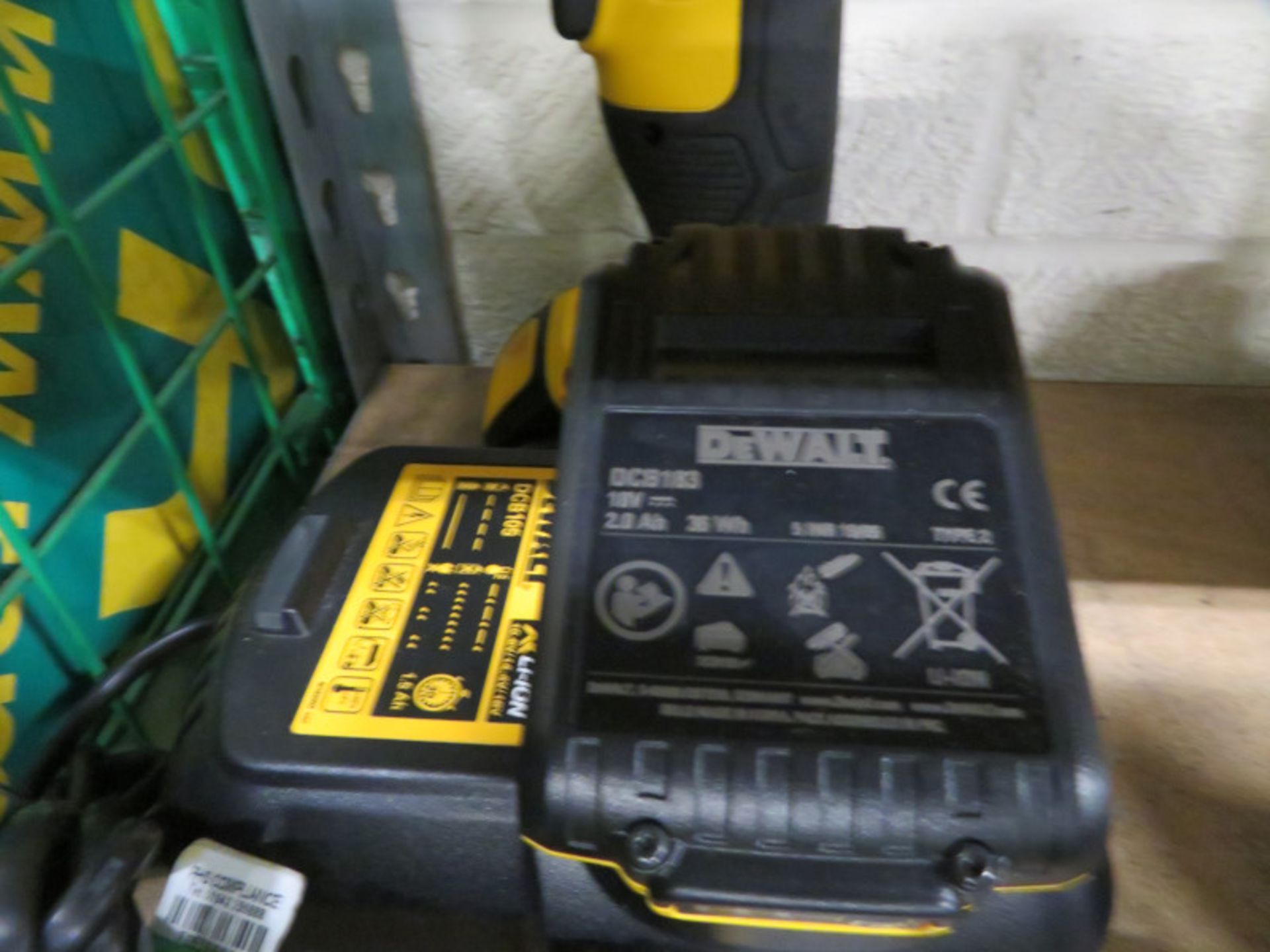 Dewalt DCD740 right angle drill, 18V / XR Li-Ion with charger, 1 battery - Image 3 of 3