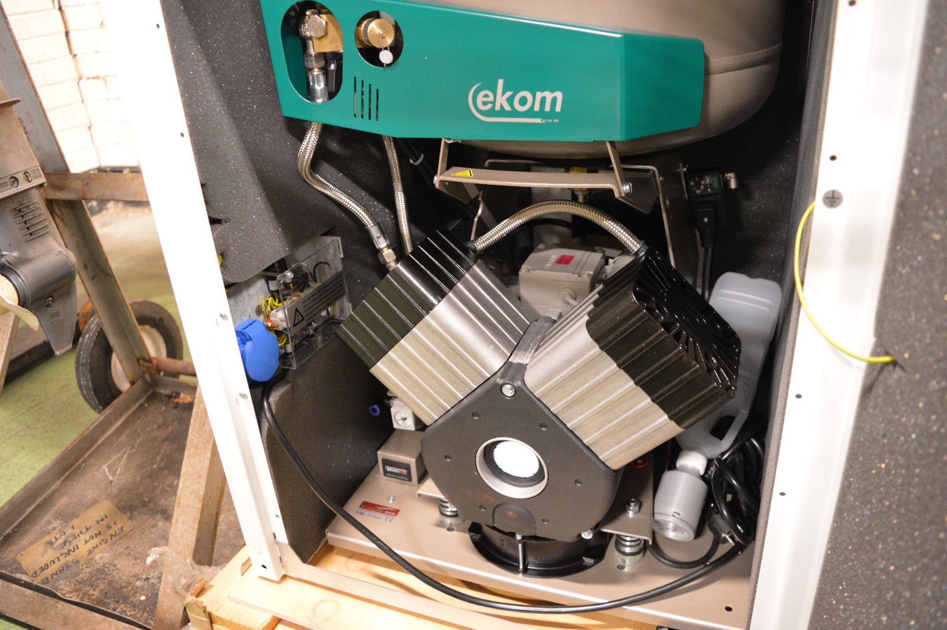 Ekom DK50-2V8 InHouse Gas Generator 230v 10 Bar - 560 x 650 x 860mm - Image 3 of 4