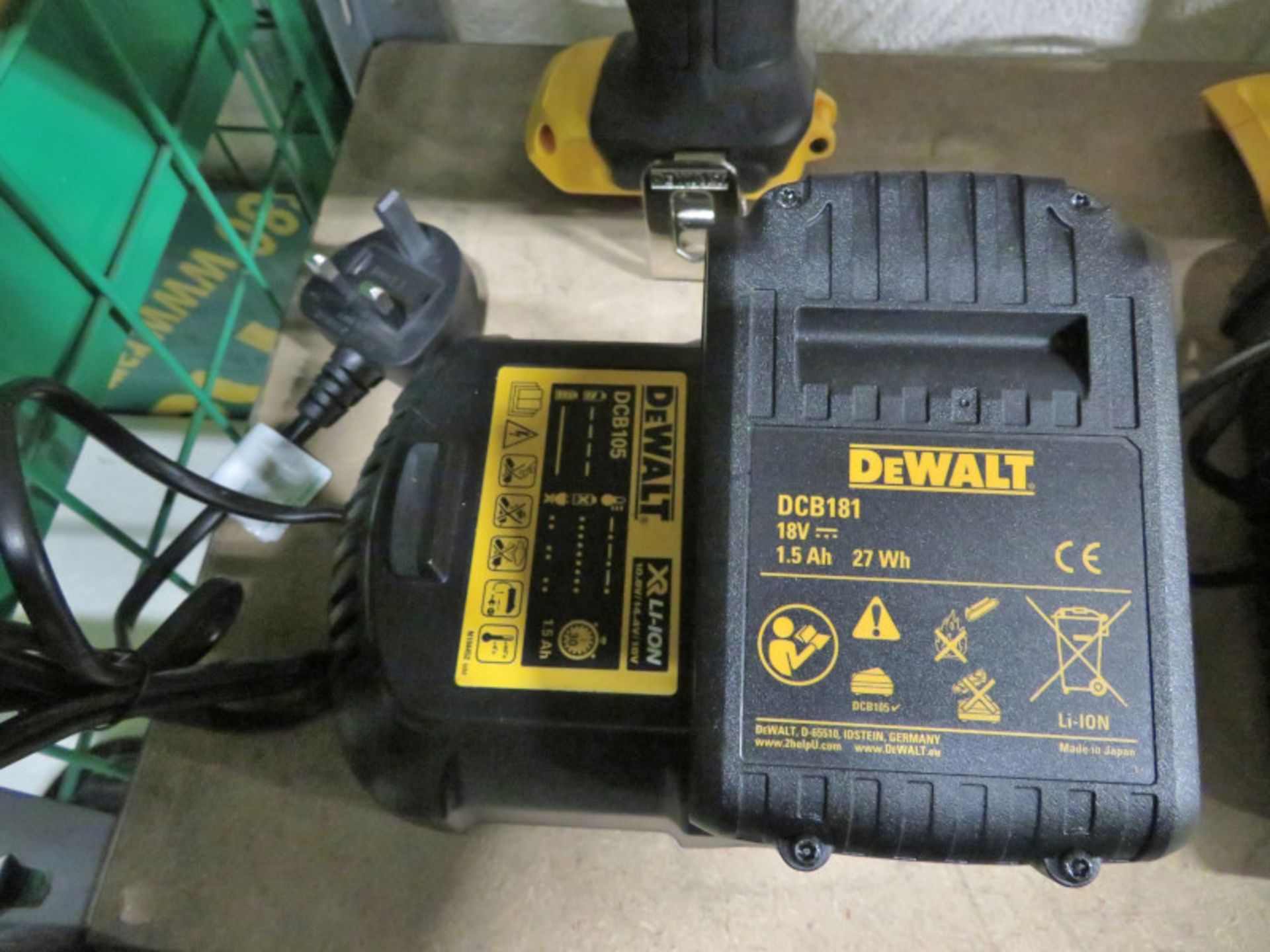 Dewalt DCD740 right angle drill, 18V / XR Li-Ion with charger, 1 battery - Image 3 of 3