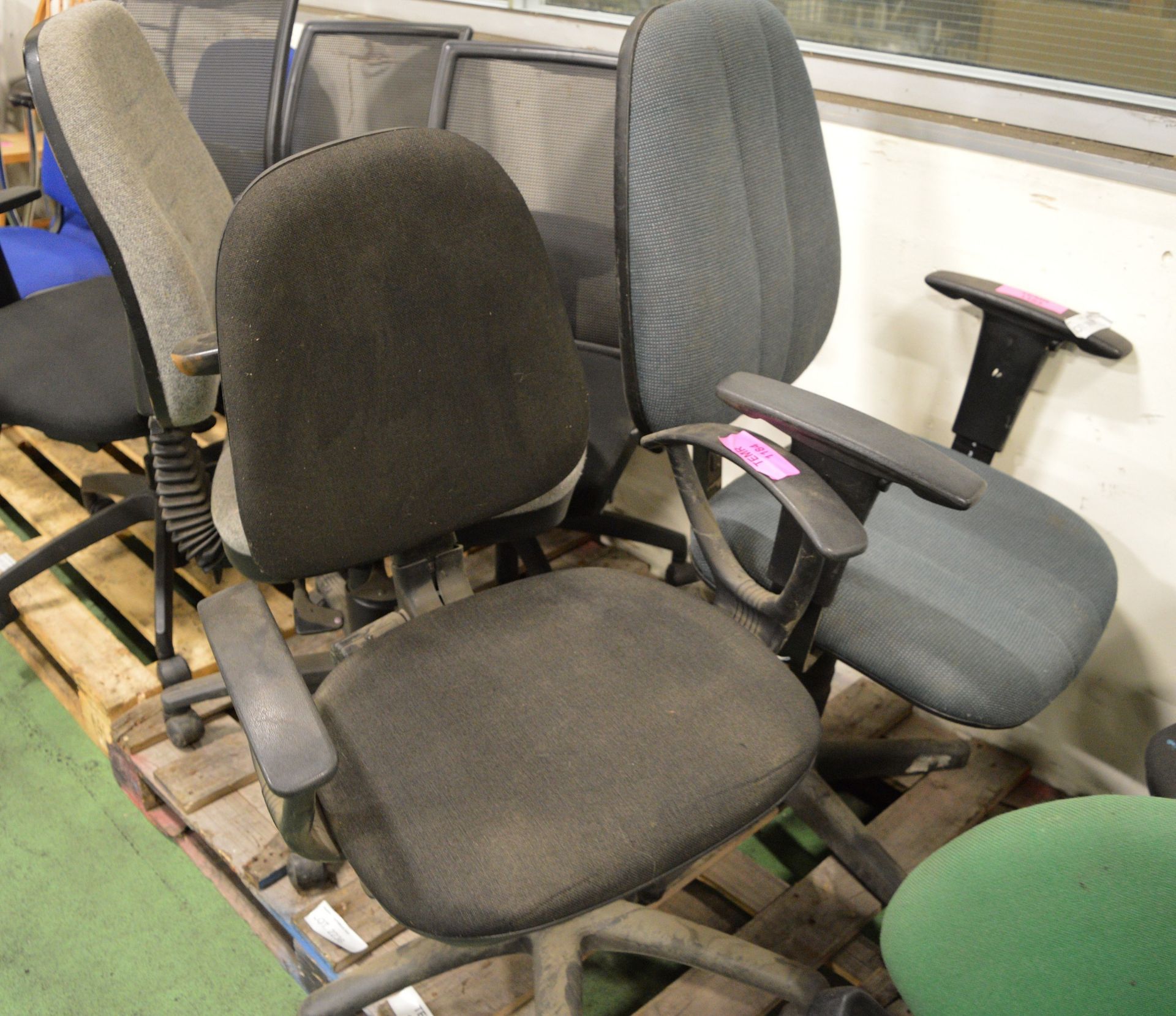 4x office chairs - Image 2 of 3