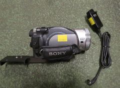 Sony Handycam HDR-UX1E, Nikon MC-30 trigger button / remote cord