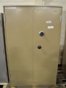2 Door Metal Cabinet - L920 x W480 x H1770 mm