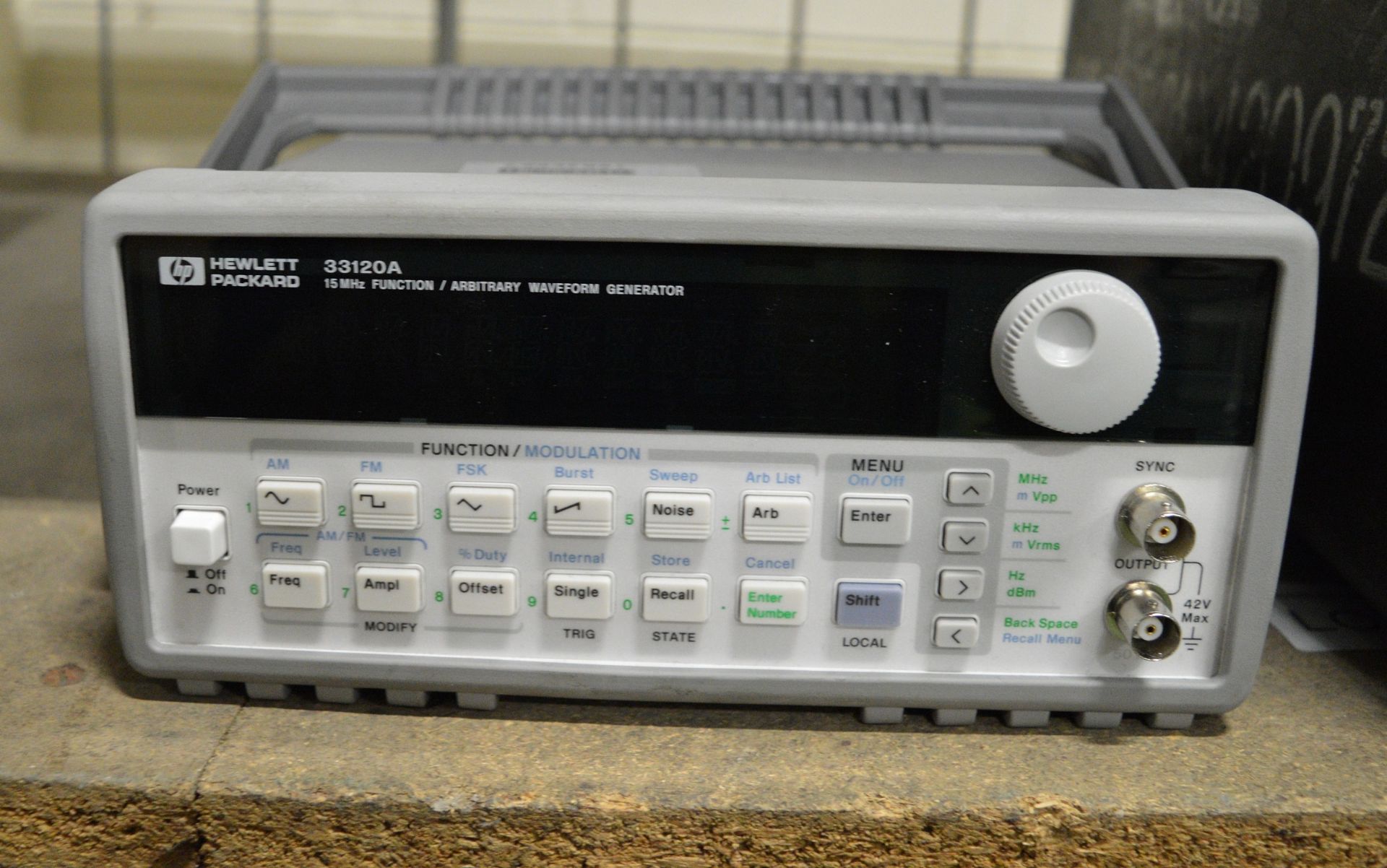 Hewlett Packard 33120A Arbitrary Waveform Generator 15 MHz - Image 2 of 3