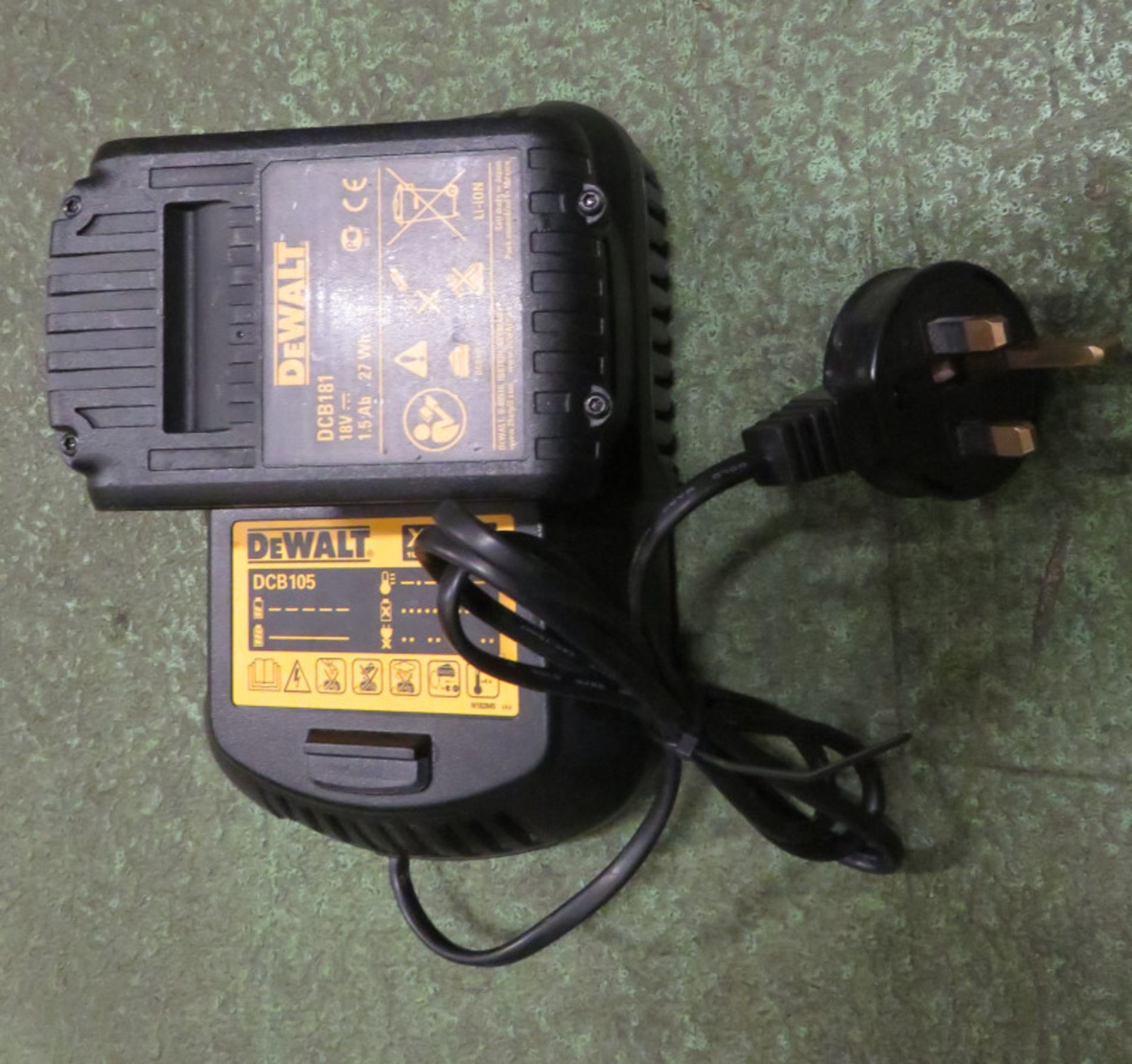 Dewalt DCD740 right angle drill, 18V / XR Li-Ion with charger, 1 battery - Image 2 of 2