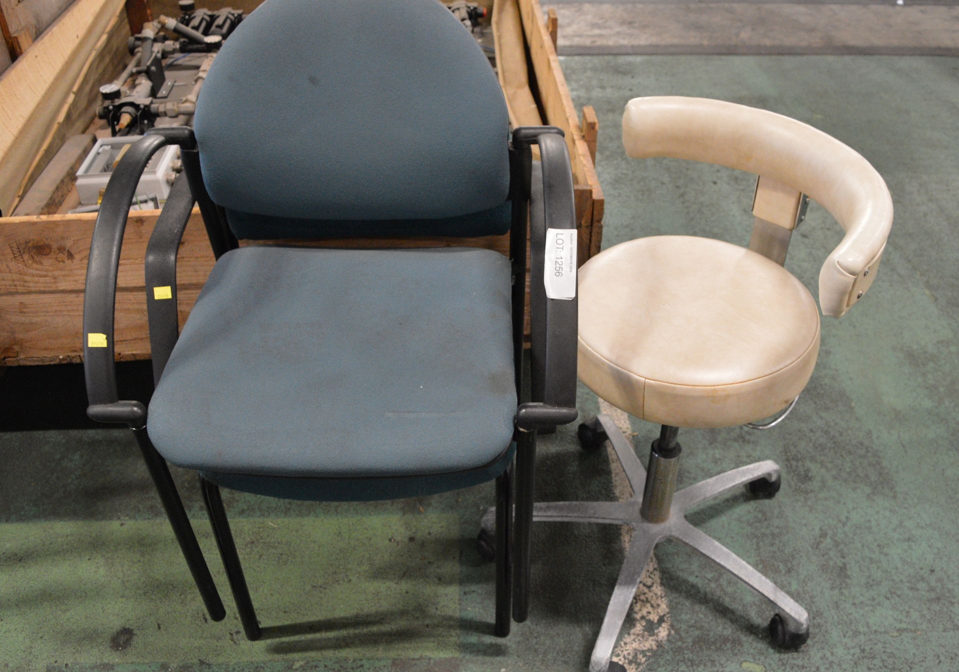 2x Reception chairs & Dentist Swivel Chair