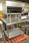 Falcon salamander grill on stainless table