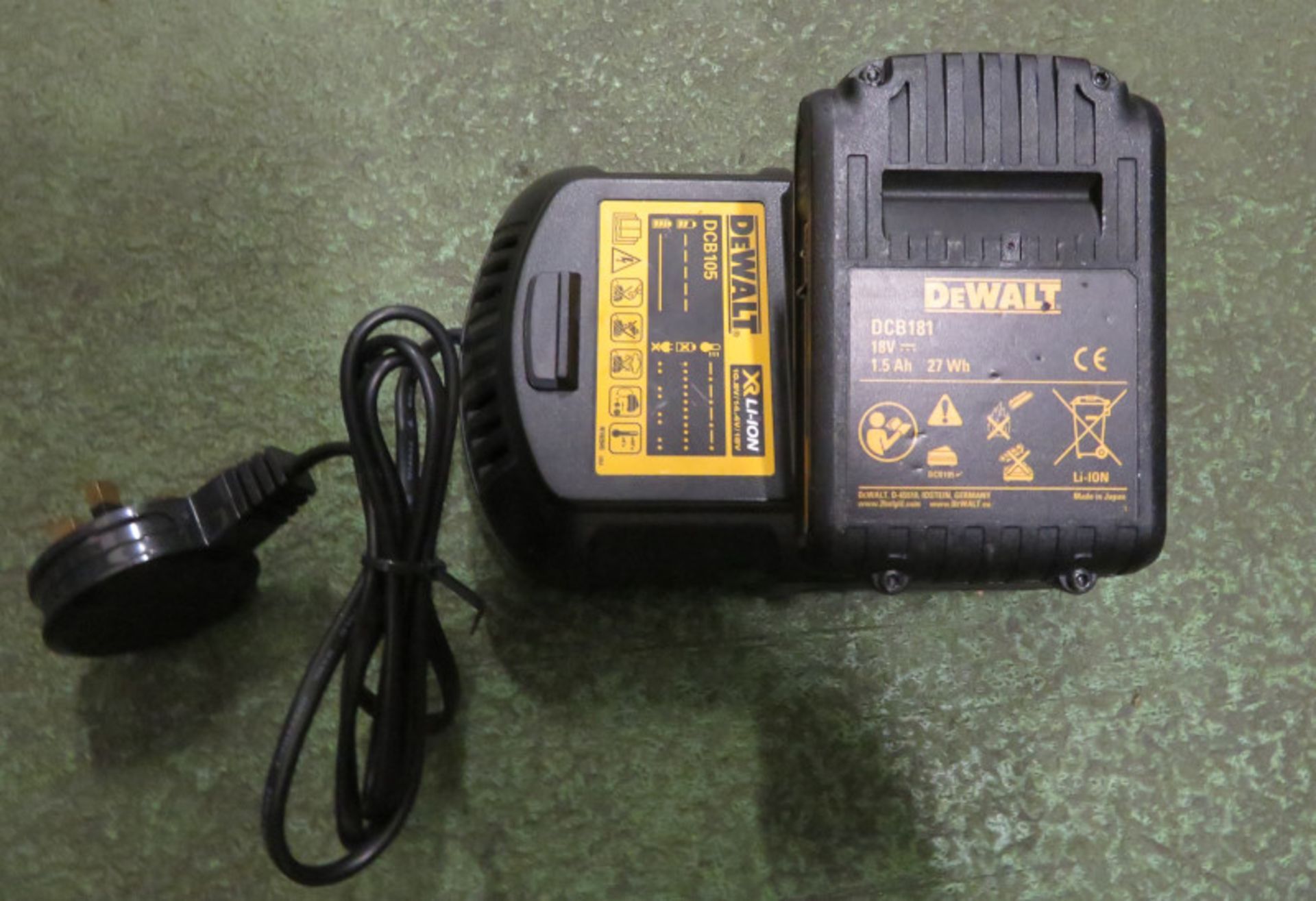 Dewalt DCD740 right angle drill, 18V / XR Li-Ion with charger, 1 battery - Image 2 of 2