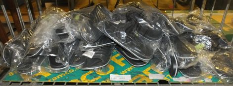 20 pairs of plastic sandals - various sizes