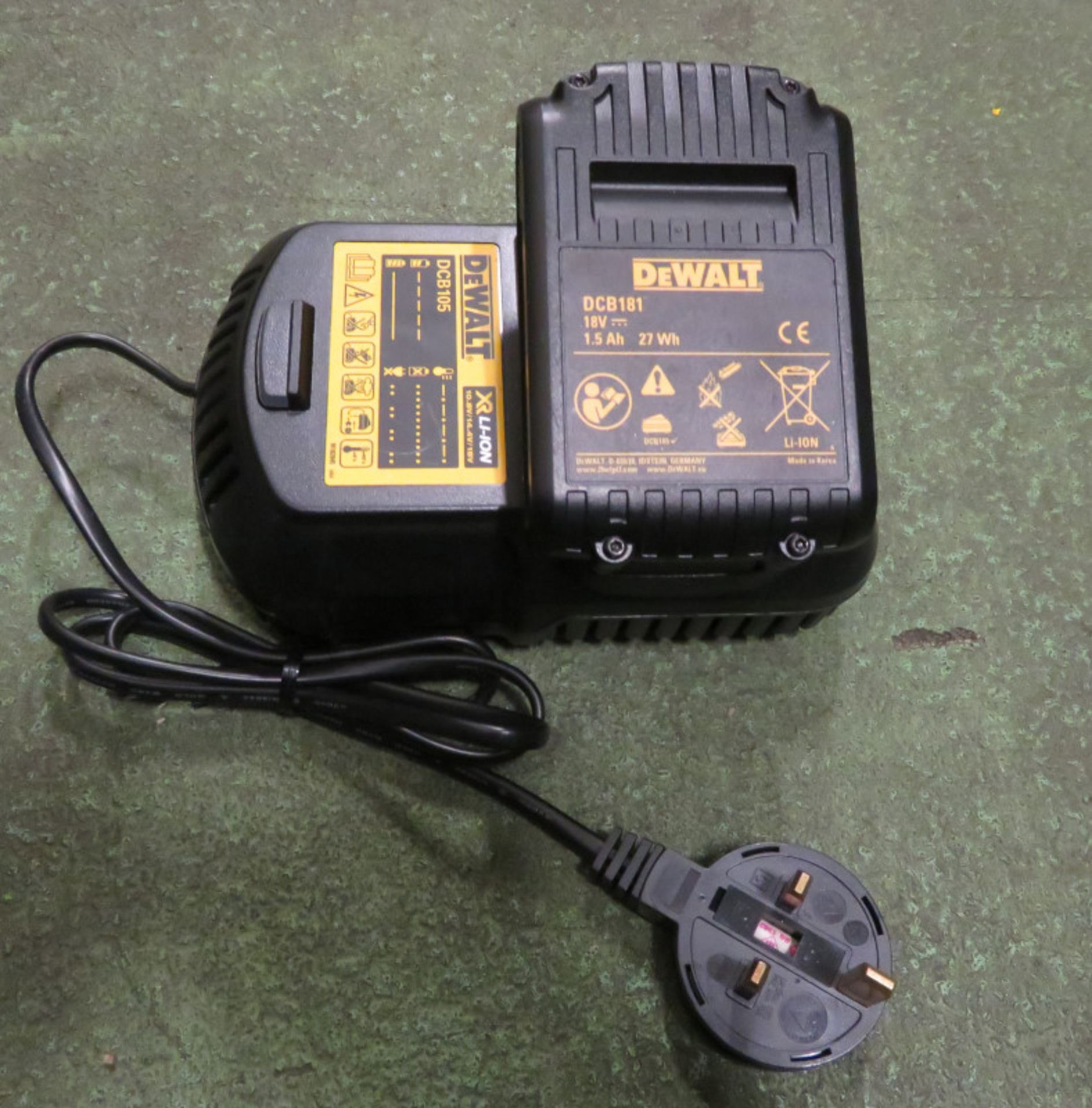 Dewalt DCD740 right angle drill, 18V / XR Li-Ion with charger, 1 battery - Image 2 of 2