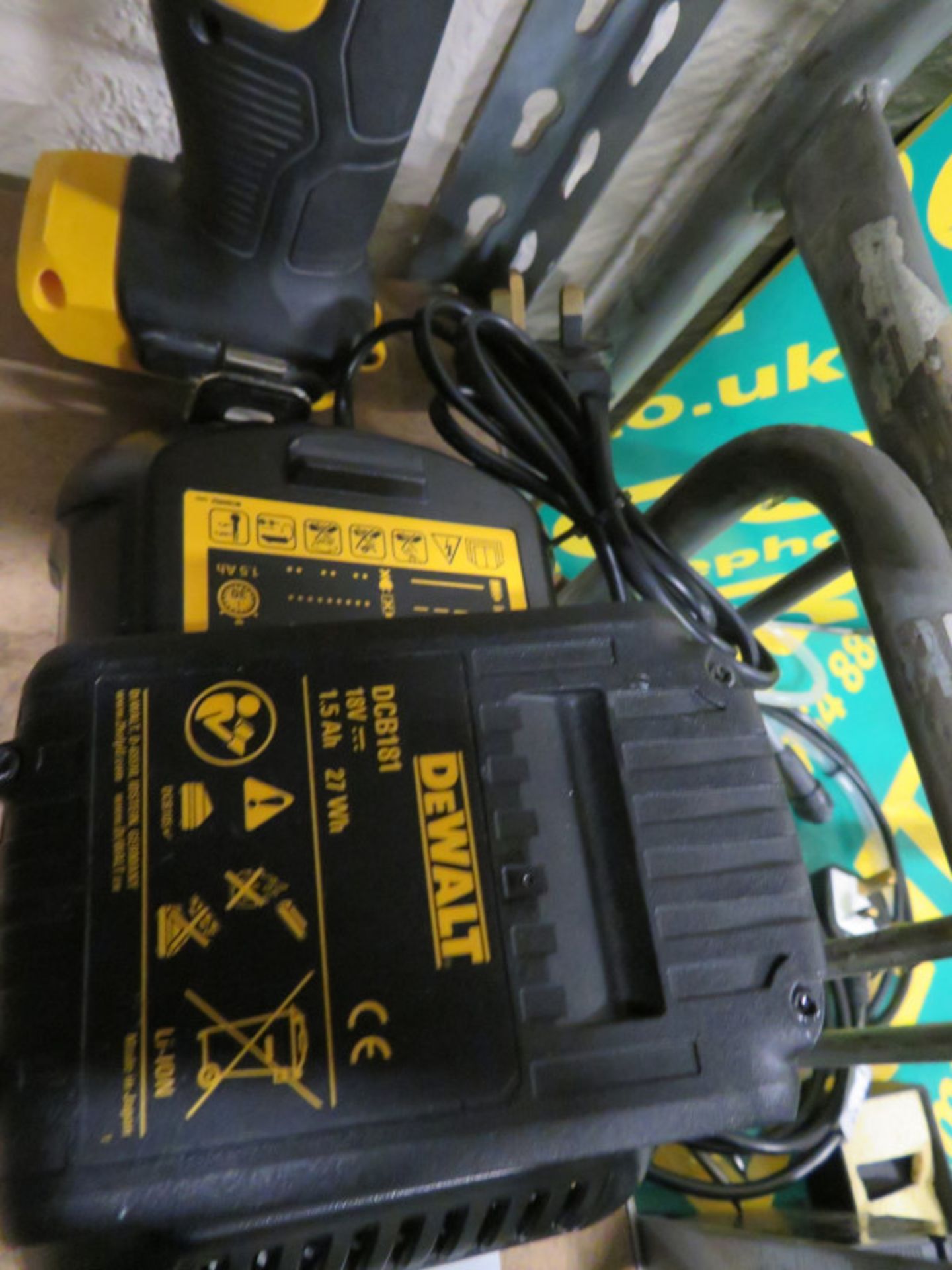 Dewalt DCD740 right angle drill, 18V / XR Li-Ion with charger, 1 battery - Image 4 of 4