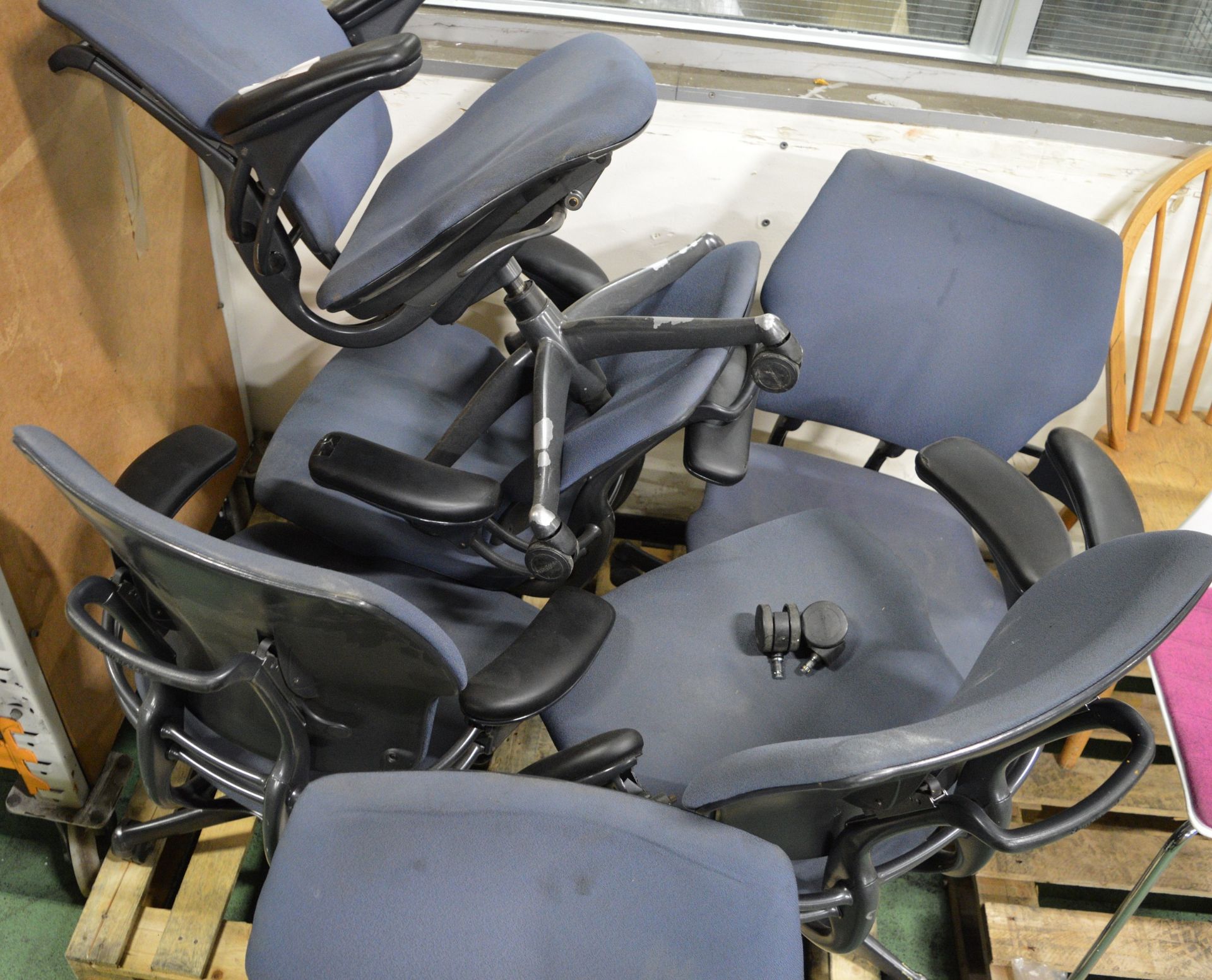 6x Office chairs - Image 2 of 4