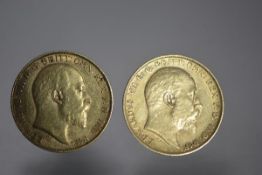 Two Edwardian half sovereigns, 1904 and 1908.