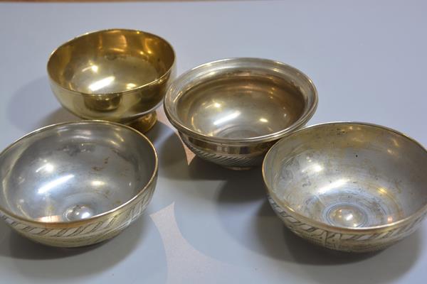 A group of Middle Eastern bronze and brass bowls with engraved decoration (d.16cm and d.14cm) (4), £