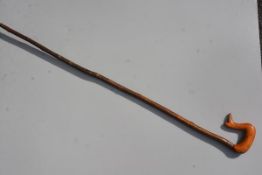 An early 19thc birch crook with unusual boot shaped carved handle (l.85cm), £30-50