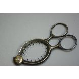 A pair of Epns scissor action lemon squeezers (l.10cm), £20-40