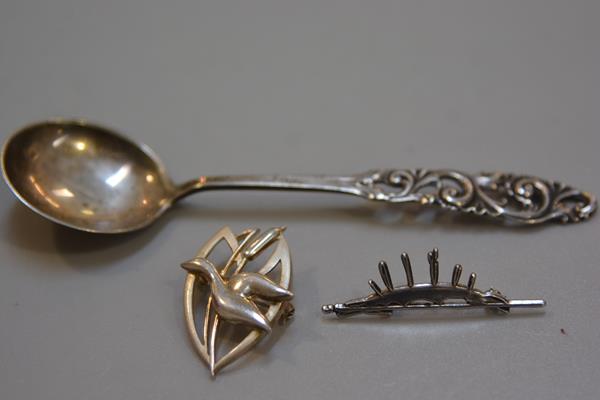 A flying duck and bull rush openwork sterling silver brooch, stamped 925, with maker's mark FB, a st