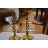 A pair of Edwardian cast brass candlesticks raised on circular moulded bases (h.25cm)