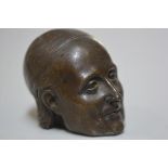 A cast bronze head, a Papal Figure, unmarked (h.7cm x 9cm)