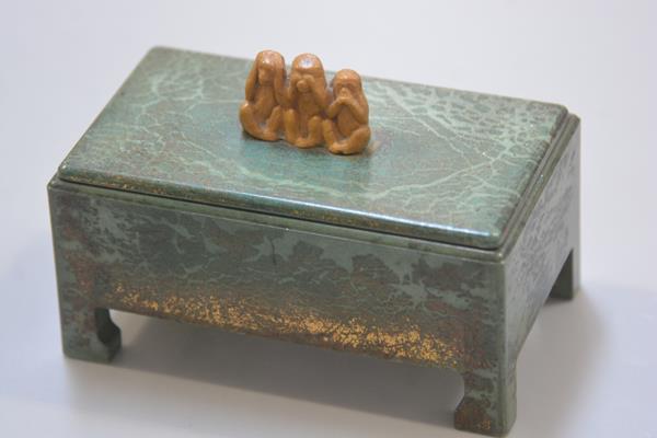 An unusual 1930s bakelite green faux lacquered cigarette box with bracket style feet in the