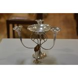 An Edwardian Epns three branch epergne stand complete with centre dish (h.19cm)