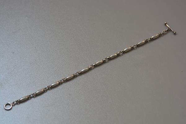 A Georg Jensen Danish silver barrel and loop pattern bracelet with T bar closure (l. approx 20cm) (