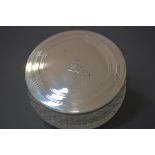 A George IV London silver mounted crystal dish with engraved crest, Edinburgh 1830 (h. 4cm d.9cm)