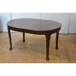 A Whytock & Reid wind-out mahogany dining table, in the Georgian taste, early 20th century, the