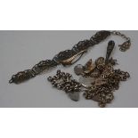 A collection of silver including brooches, earrings, pendants, chainlink bracelets etc (107 grams)