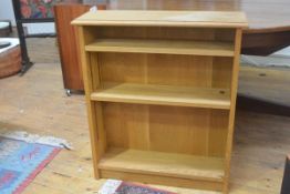 A neat oak open bookcase, with two adjustable shelves. 81cm by 71cm by 21cm