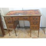 An Edwardian mahogany writing desk, the rectangular top with inset skiver (a/f), above a centre
