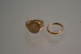 A 9ct gold engraved signet ring (R/S) and a 9ct gold wedding band (M) (11g)