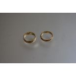 A pair of yellow metal rings (unmarked) (10.37g)